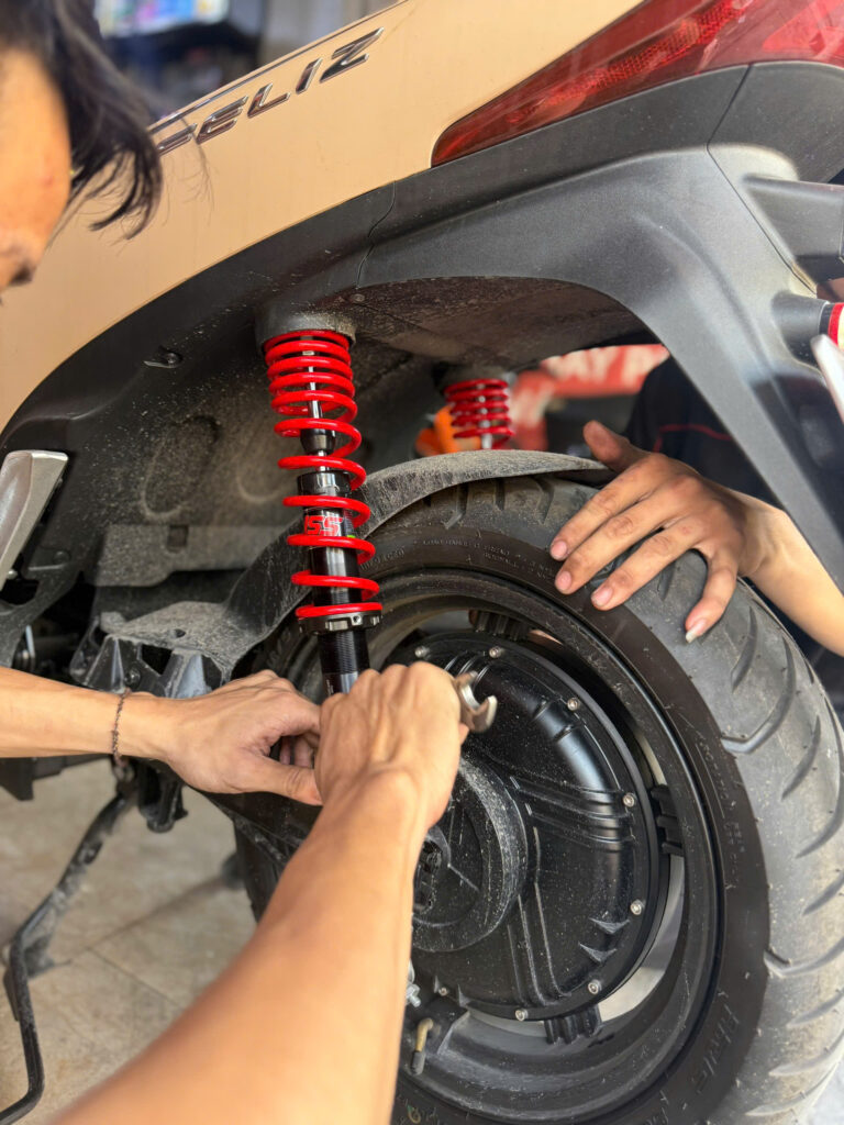 PHUỘC SAU VINFAST FELIZ 2025 MÀU ĐỎ – ĐI ÊM, XE ĐẦM khẩu chính hãng YSS Thái Lan bởi YSS.VN liên hệ 0354.390.039