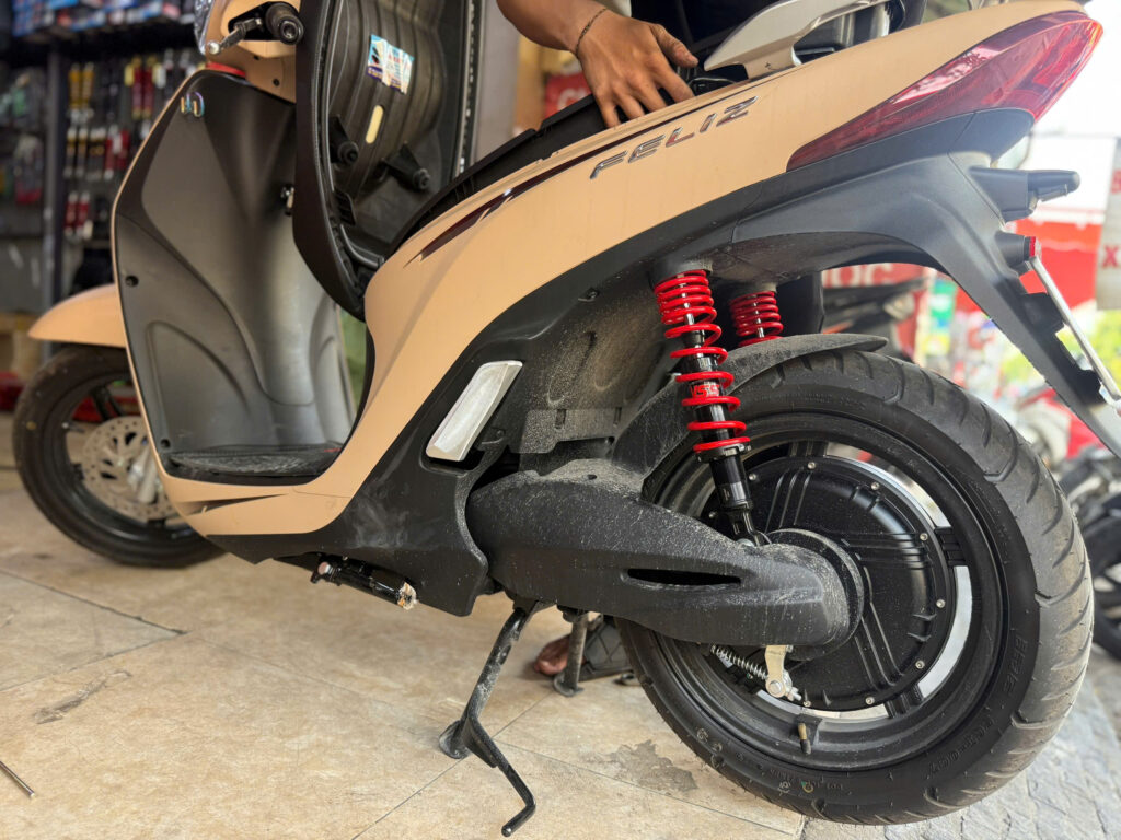 PHUỘC SAU VINFAST FELIZ 2025 MÀU ĐỎ – ĐI ÊM, XE ĐẦM khẩu chính hãng YSS Thái Lan bởi YSS.VN liên hệ 0354.390.039