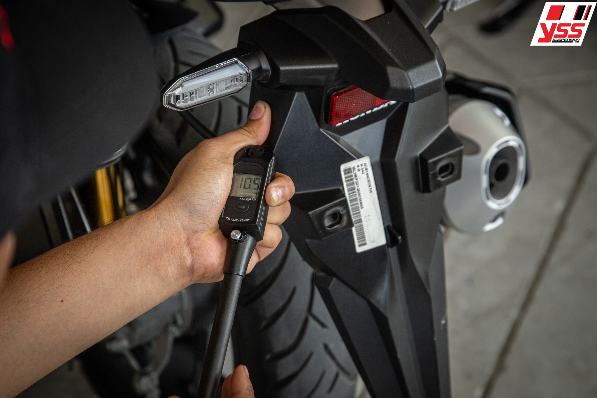 Phuoc-YSS-Air-Suspension-Click-160-22-Giorno-125-23-L20-DT-0354.390039-Nhap-khau-chinh-hang-YSS-Thai-Lan-boi-YSS.VN✅Thong-So-Phuoc-YSS-AZS-OZ302-320SR-02-8-2.jpg Phuoc-YSS-Air-Suspension-Click-160-22-Giorno-125-23-L20-DT-0354.390039-Nhap-khau-chinh-hang-YSS-Thai-Lan-boi-YSS.VN✅Thong-So-Phuoc-YSS-AZS-OZ302-320SR-02-8-2.jpg